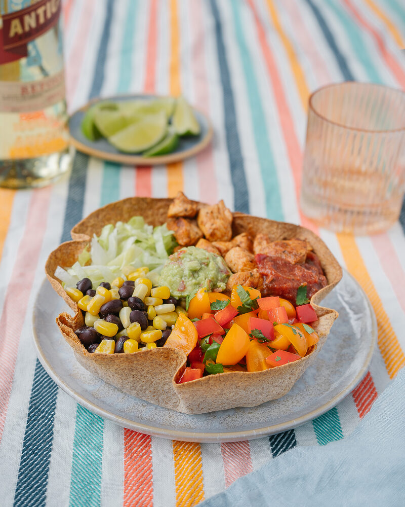 Bol tortilla au poulet équilibré légumes 