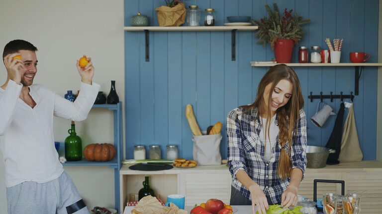 fertilité masculine homme mange fruit